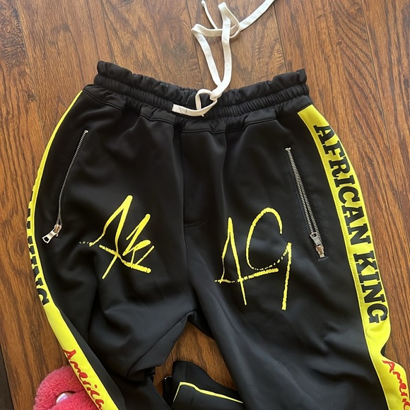 Sweats - Picture 5 of 6